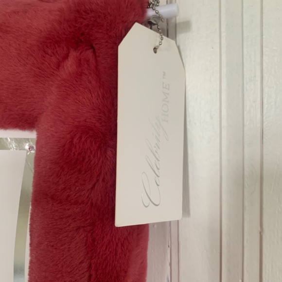 NWT faux rabbit hair throw - Picture 3 of 3